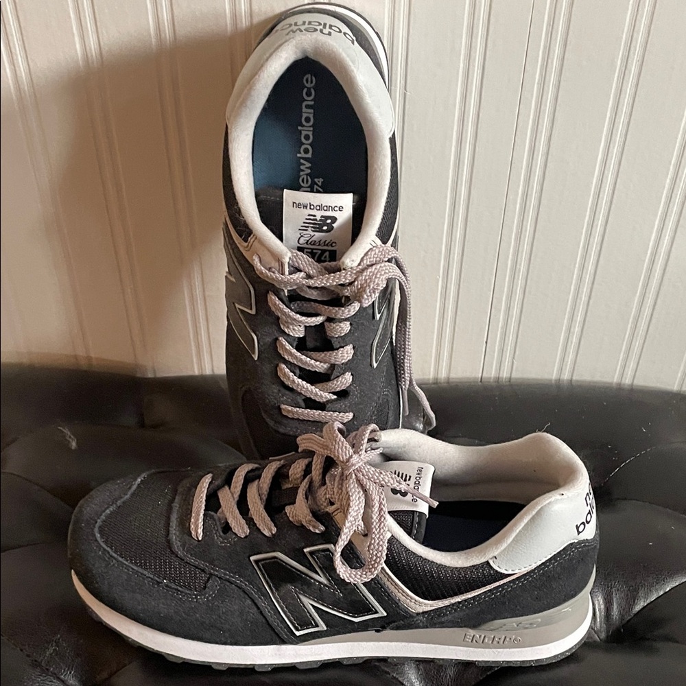 New Balance Men's Black and White Sneakers